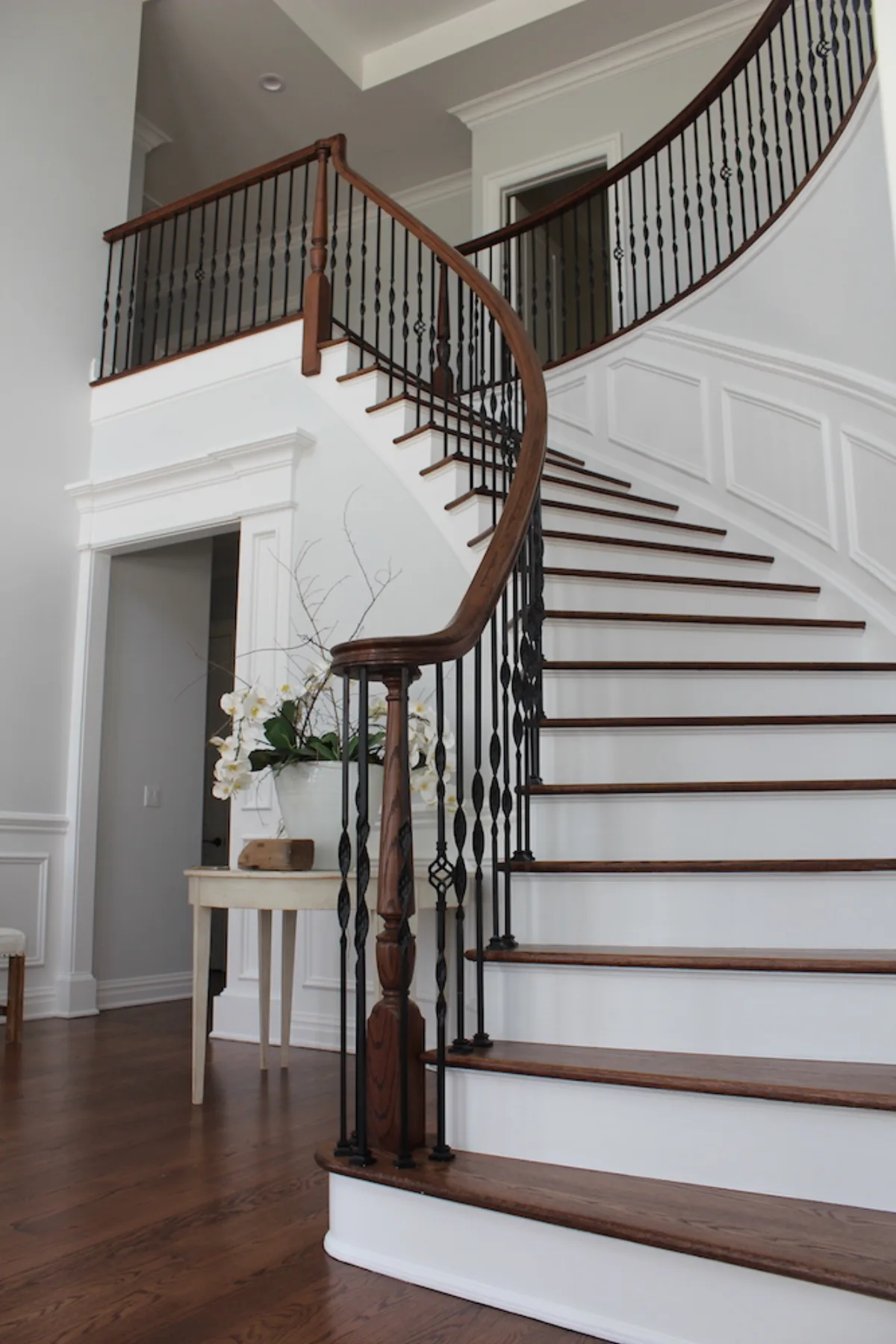 Curved staircase detail