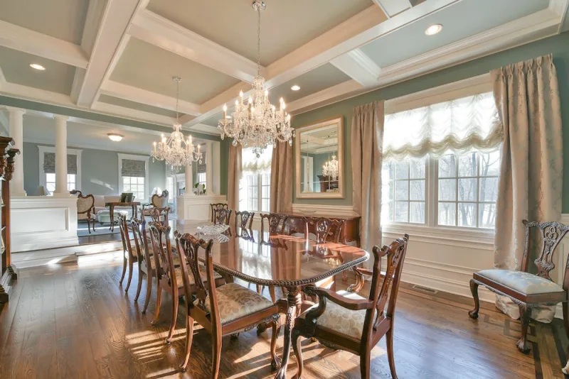 Winding Hollow dining room